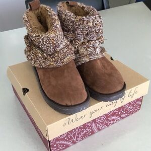 Muk Luks Brown Knit Ankle Booties 8M